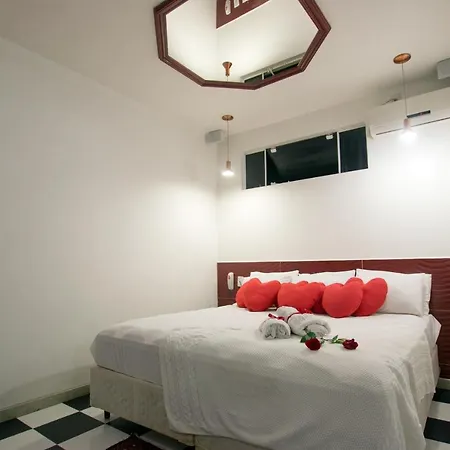 Champagne Motel-3