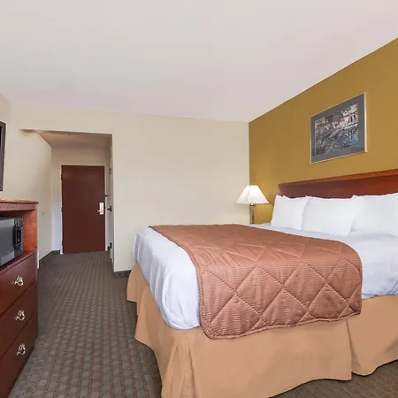 Days Inn By Wyndham Norton-3
