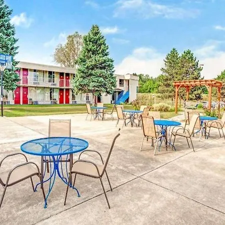 Adrian Inn-2