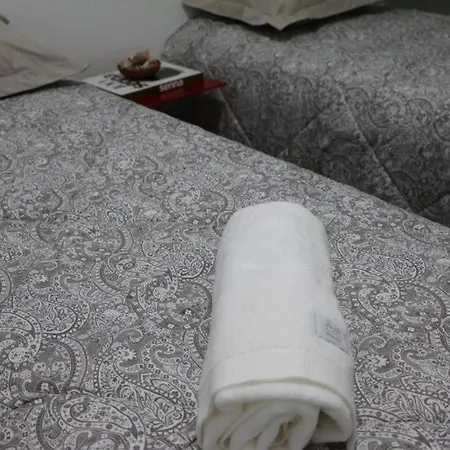 Excelente quarto com cama de casal king em casa perto do aeroporto de Curitiba-2