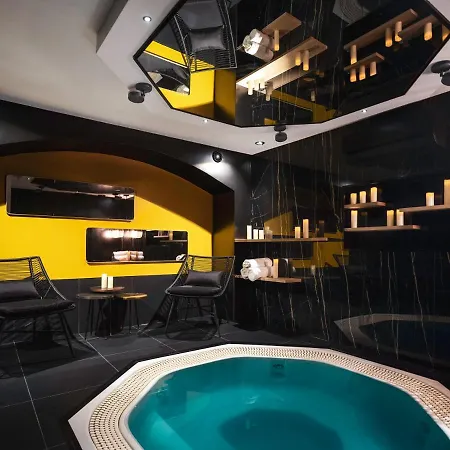 Love Hotel Avec Nuit Insolite Au Dandy Et Jacuzzi Privatise (Adults Only)-2