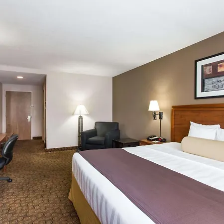 Days Inn & Suites By Wyndham Fort Pierce I-95-2
