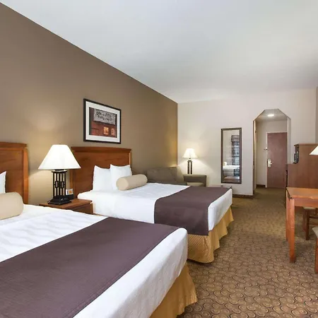 Days Inn & Suites By Wyndham Fort Pierce I-95-3