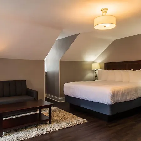Captain Wohlt Inn-3