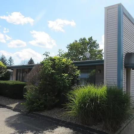 Knights Inn Canton-3