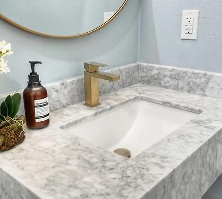 Room 5 Oleander Hotel Downtown Galveston Hotel Near Cruise Terminal & Beach-2