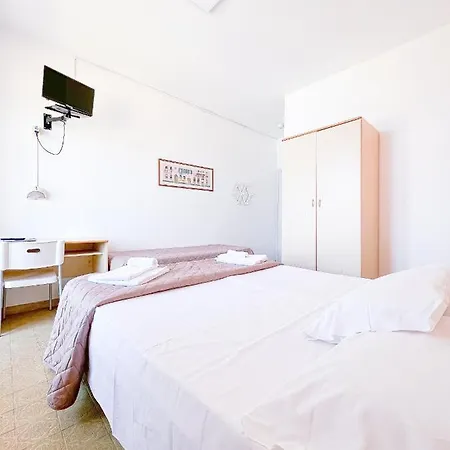 Hotel Ambassador-3