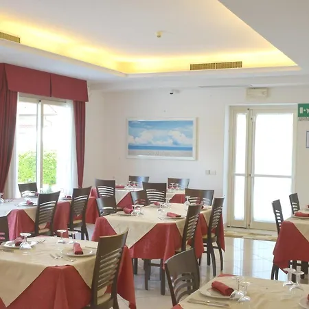 Hotel Pigalle-3
