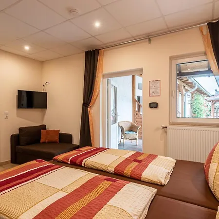 Land-Hotel Zum Schwan, Garni E-Ladestationen, -Spätanreise möglich-, Nähe Phantasialand Nähe Palmenparadies Euskirchen-2