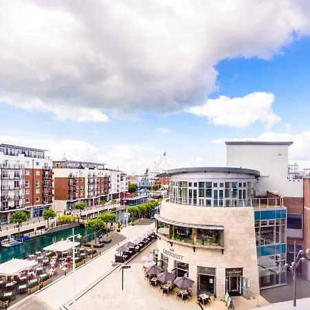 Holiday Inn Express Portsmouth Gunwharf Quays By Ihg-2