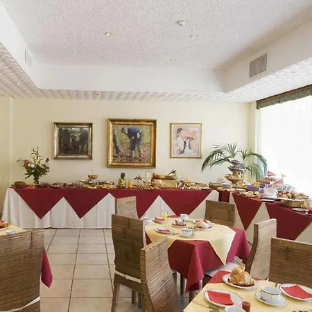 Hotel Hr-2