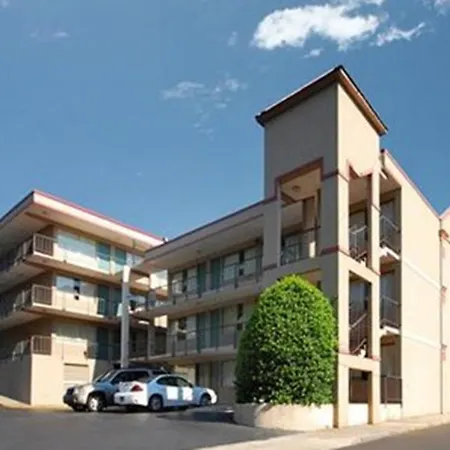 Econo Lodge Atlanta College Park-2