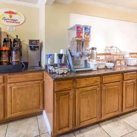 Super 8 By Wyndham Colorado Springs/Chestnut Street-3