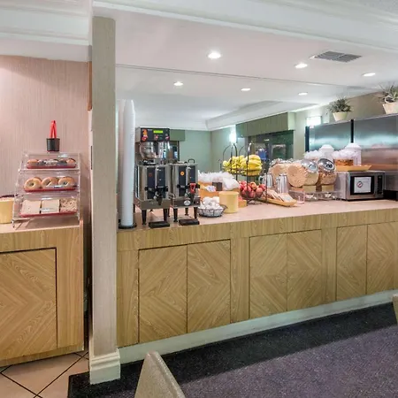 La Quinta Inn By Wyndham San Antonio Market Square-3