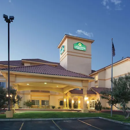 La Quinta Inn & Suites By Wyndham Albuquerque Midtown-3