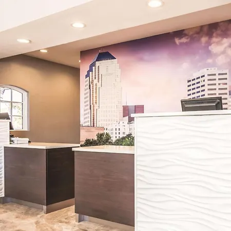 La Quinta Inn & Suites By Wyndham Shreveport Airport-3