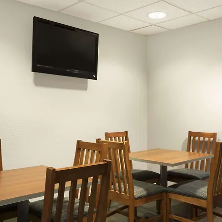 Microtel Inn By Wyndham Louisville East-3