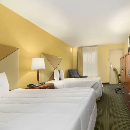 Days Inn By Wyndham Brunswick/St. Simons Area-2