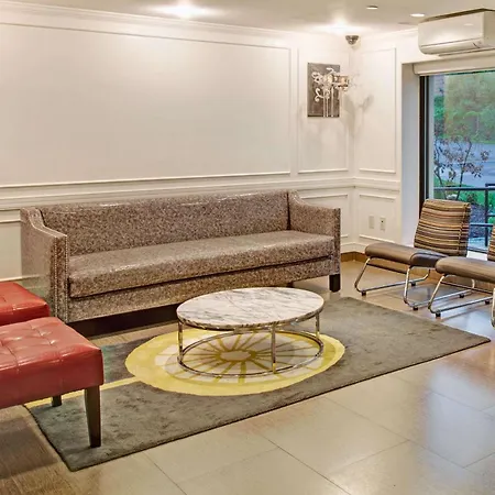 Ramada By Wyndham Staten Island-3