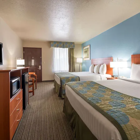 Ramada By Wyndham Louisville North-3