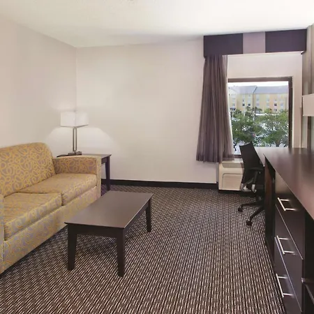 La Quinta Inn & Suites By Wyndham Charleston Riverview-3