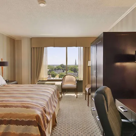Ramada By Wyndham Augusta Downtown Hotel & Conference Center-2
