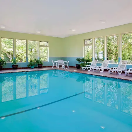 Days Inn & Suites By Wyndham Arcata-2