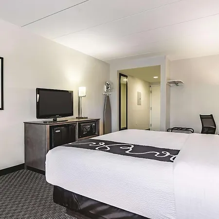 La Quinta By Wyndham Warwick Providence Airport-2