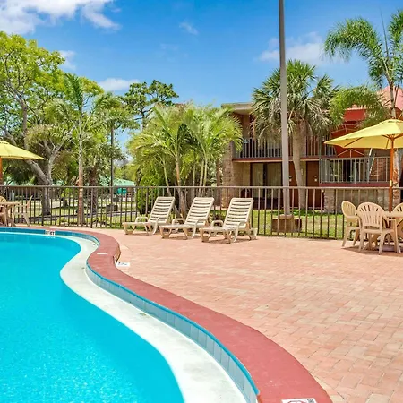 Days Inn By Wyndham Bradenton - Near The Gulf-3