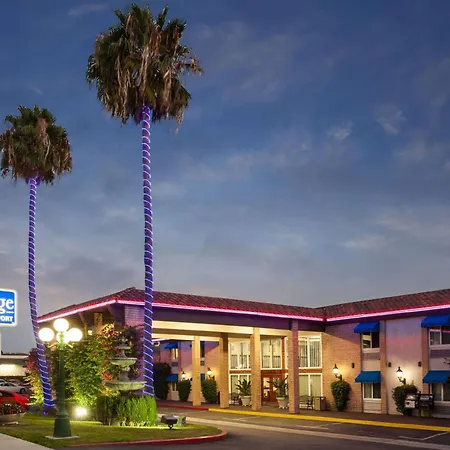 Travelodge By Wyndham Orange County Airport/ Costa Mesa-3
