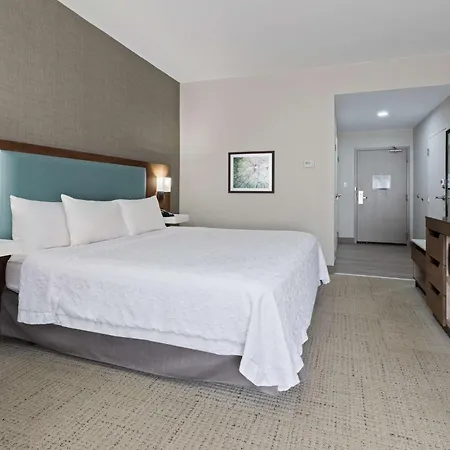 Hampton Inn Perry-3