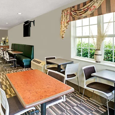 Microtel Inn & Suites By Wyndham Cherokee-2