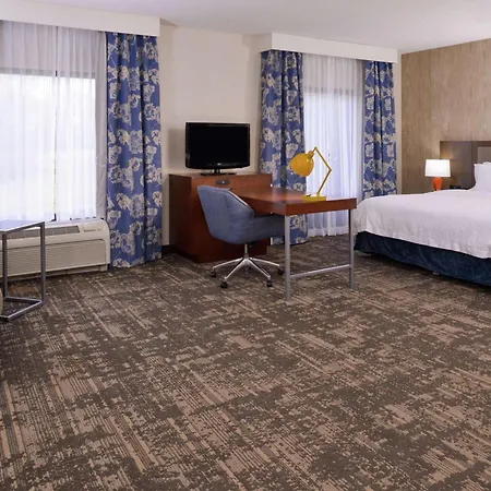 Hampton Inn & Suites Wilmington-2