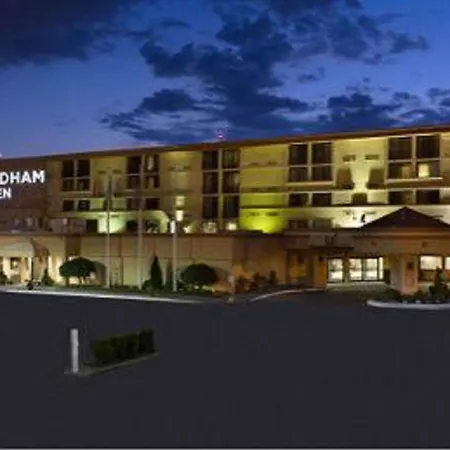 Wyndham Garden Hotel Newark Airport-3