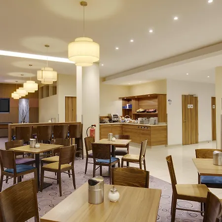 Premier Inn Hamburg City Alster-2