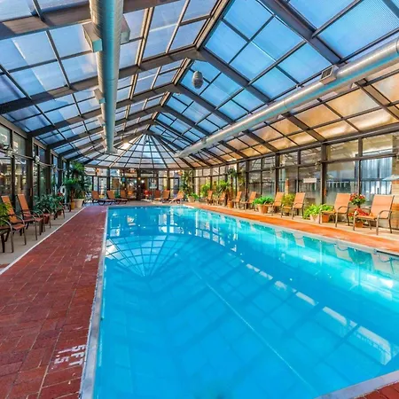 Comfort Inn & Suites Erie - Splash Lagoon Indoor Waterpark-3