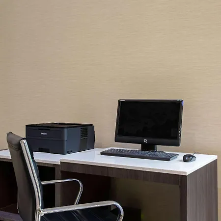 La Quinta Inn By Wyndham Radford-3