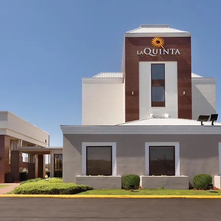 La Quinta Inn & Suites By Wyndham Dothan-3