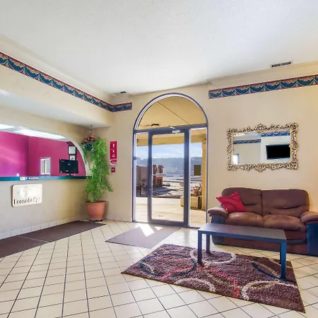 Econo Lodge-3