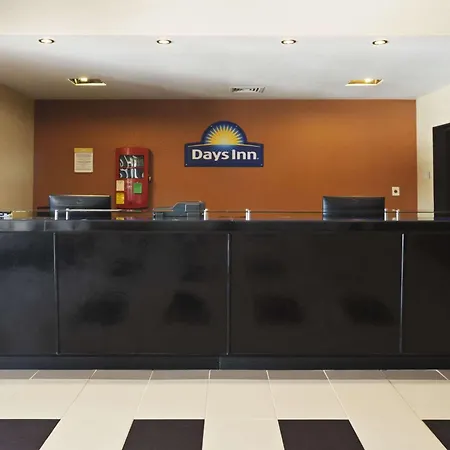 Days Inn By Wyndham Henryetta-3