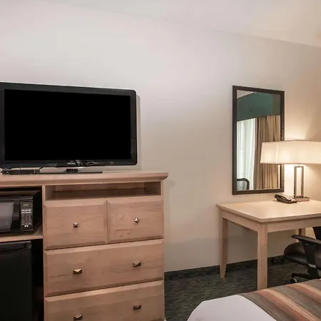 La Quinta By Wyndham Grand Forks-3