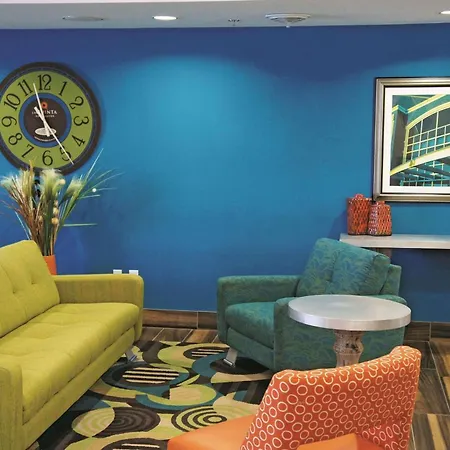 La Quinta By Wyndham Grand Forks-2