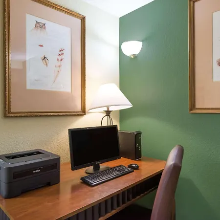 Super 8 By Wyndham Canon City-2