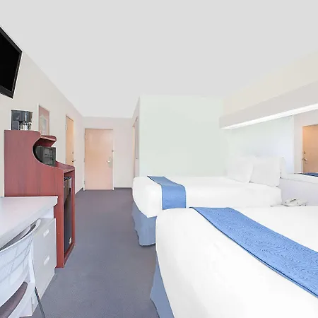 Microtel Inn & Suites By Wyndham Broken Bow-2
