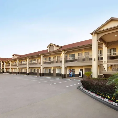 Days Inn & Suites By Wyndham Houston Hobby Airport-3