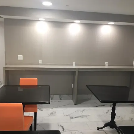 Microtel Inn By Wyndham Charlotte Airport-3