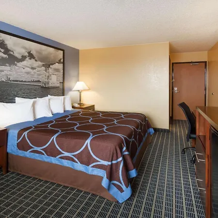 Super 8 By Wyndham Janesville-2