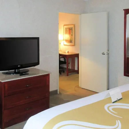 Quality Inn & Suites Albuquerque Midtown - University Area-2