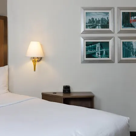 La Quinta By Wyndham Secaucus Meadowlands-3