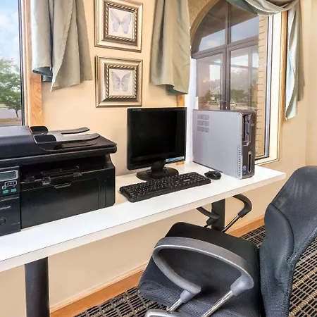 Days Inn & Suites By Wyndham Kalamazoo-3